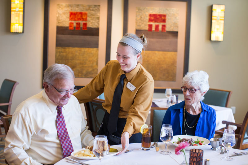 Seniors dining at Trillium Woods senior living community